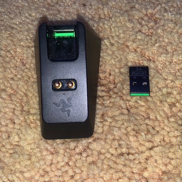 Razer Basilisk Ultimate HyperSpeed Wireless Gaming Mouse w/ Charging Dock - Picture 2 of 3